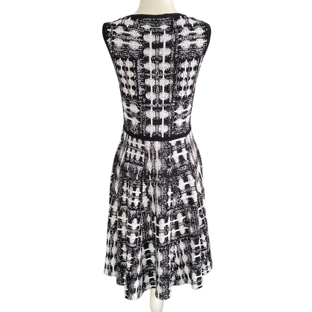 Carmen Marc Valvo Stretch Knit Sweater Midi Dress Black White Print Medium